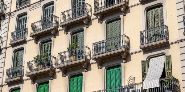 Pintar Fachadas y Patios de Luces de Comunidades Vecinos / Propietarios Getafe · Reparación y Preparación de Superficies