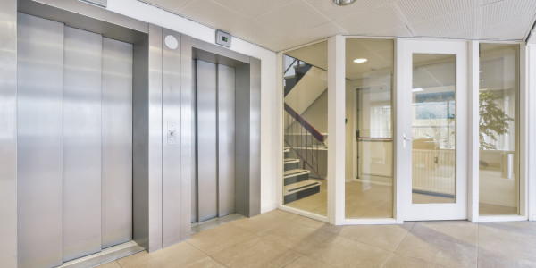 Pintar Fachadas y Patios de Luces de Comunidades Vecinos / Propietarios Getafe · Pintado de Puertas, Ventanas y Cancelas